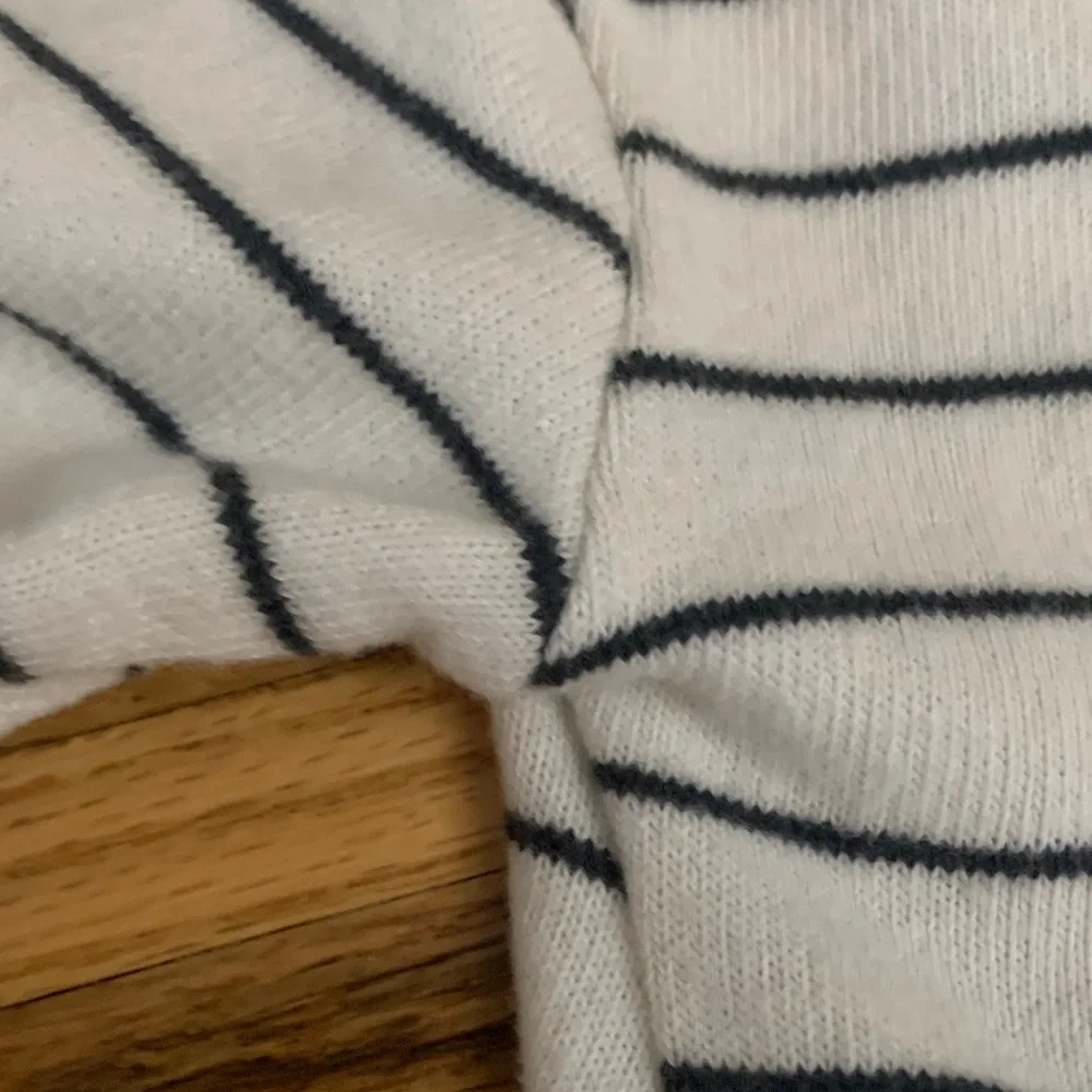 EUC Striped Knot Front Knit Top Old Navy Girls Size Small (6/7)